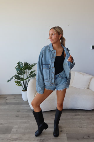 Medium Wash Denim Jacket With Front Pockets