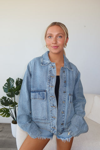 Medium Wash Denim Jacket With Front Pockets