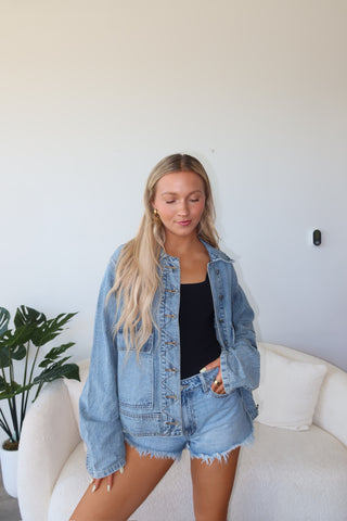 Medium Wash Denim Jacket With Front Pockets