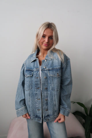 Daze Beau Boyfriend Denim Jacket In Twinkle