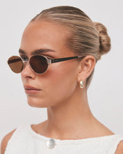 Load image into Gallery viewer, The Evangelista Banbé Sunglasses Gold-Brown
