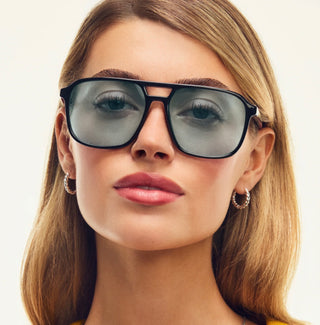 Quay Black Frame/Aqua Lens - On The Fly