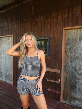 STRIPE SLEEVELESS CAMI TOP: NAVY-OATMEAL STRIPE