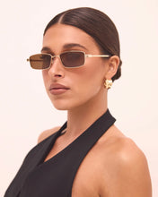 Load image into Gallery viewer, The Monroe Banbé Sunglasses Gold-Brown
