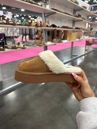 Very G Delaney Tan Fur Platform Slipper