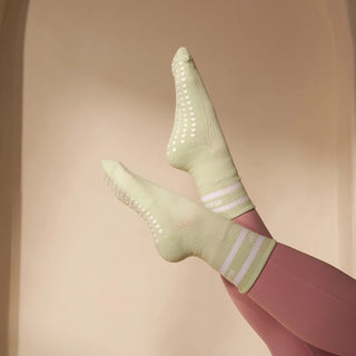 Après Beauty Sage Green Pilates Grip Socks