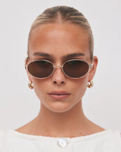 Load image into Gallery viewer, The Evangelista Banbé Sunglasses Gold-Brown
