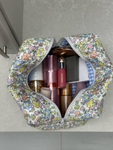 Load image into Gallery viewer, Pastel Flower Quilted Makeup Bag
