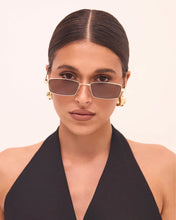 Load image into Gallery viewer, The Monroe Banbé Sunglasses Gold-Brown
