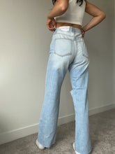 Load image into Gallery viewer, JBD Scissor Cut Light Wash Jeans
