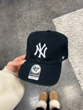 Load image into Gallery viewer, Black And White New York Yankees ‘47 Brand Baseball Hat
